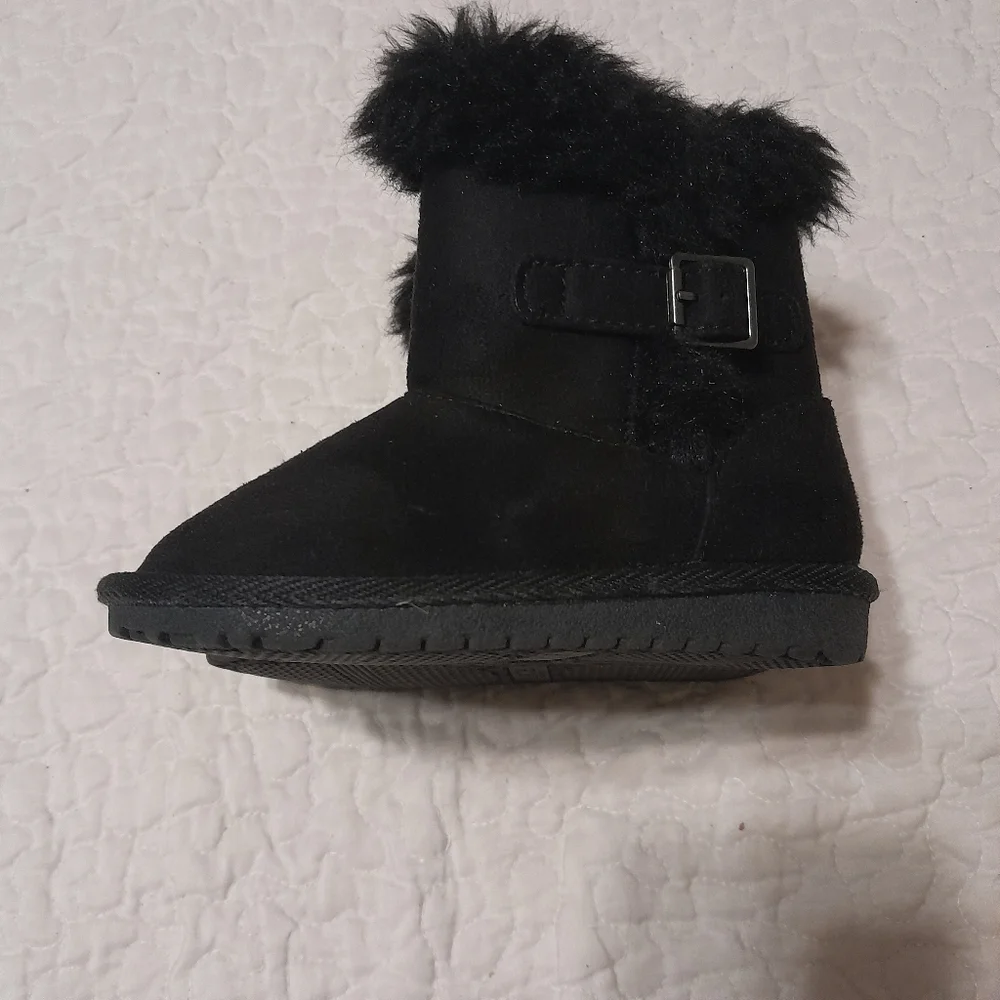 Place 🙋‍♀️ girls' boots